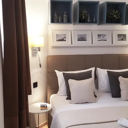 Blue Star Apartment